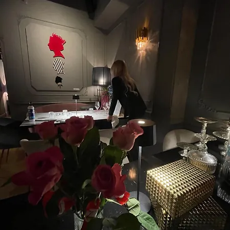 Teresa B&d - The Unconventional House Bed & Breakfast